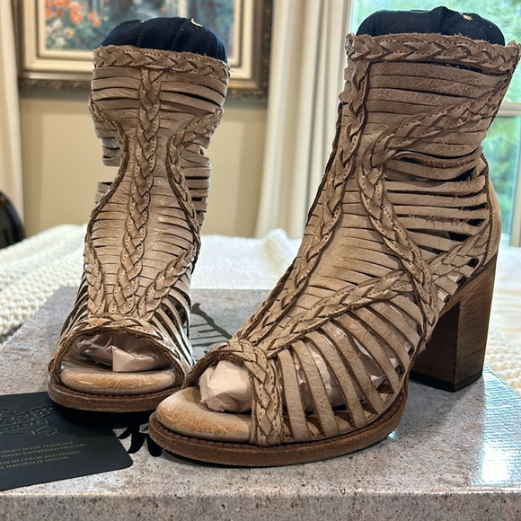 Freebird by Steven Bela Sandals⭐️ - Picture 2 of 15